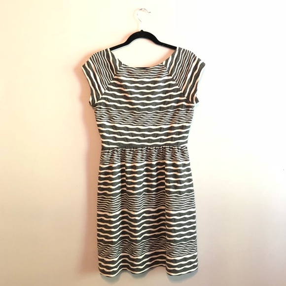 AGB Short Sleeved Dress - Picture 3 of 6